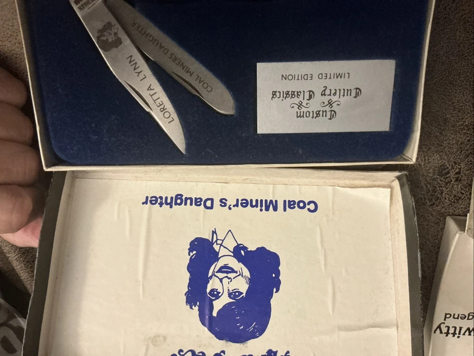 2 SETS Knives one set QUEEN OF COUNTRY MUSIC, LORETTA LYNN. 1 SET CONWAY Twitty￼ - Image 3 of 4