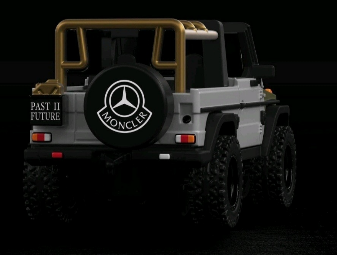 Hot Wheels x Mercedes-Benz Project G-class Past II Future NIGO