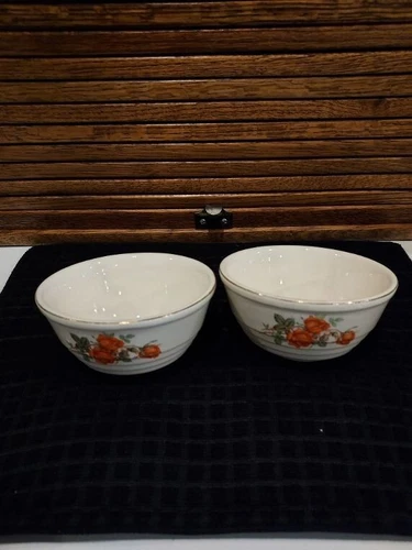 2 VINTAGE 1930/40s SOUP/CEREAL BOWLS AMERICAN BEAUTY ROSE PATTERN by UNIVERSAL: