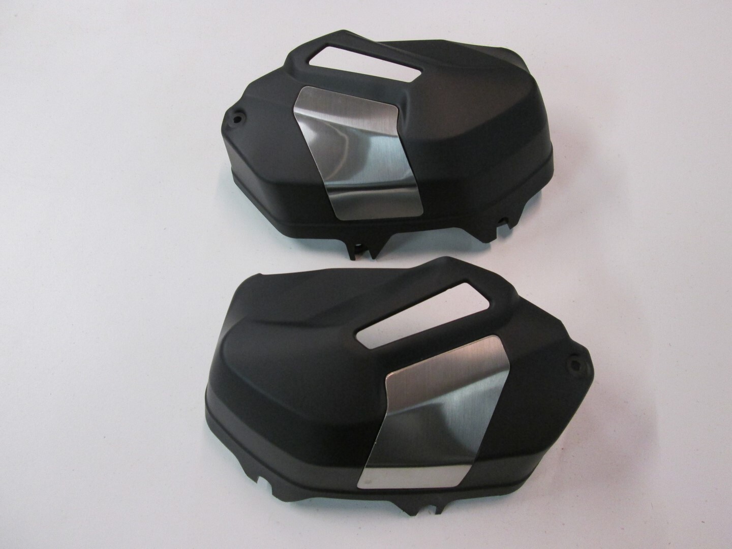 Couvre-culasses BMW R 1250 GS et RT finitions premium protections cylindres usinées CNC gris