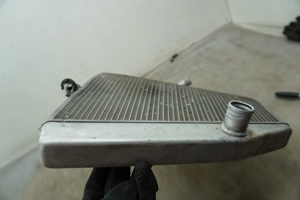 2006 SUZUKI GSXR 1000 RADIATOR AND OVERFLOW JUG E-4037 Foto 3 de 4