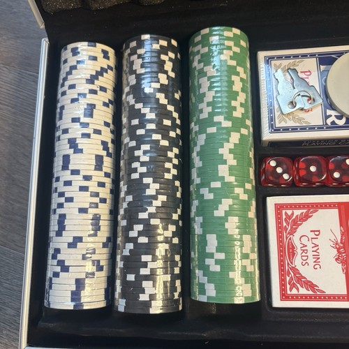 Poker Set Professional - 300 Casino Quality Chips, Cards, In Flight Case - Picture 7 of 7