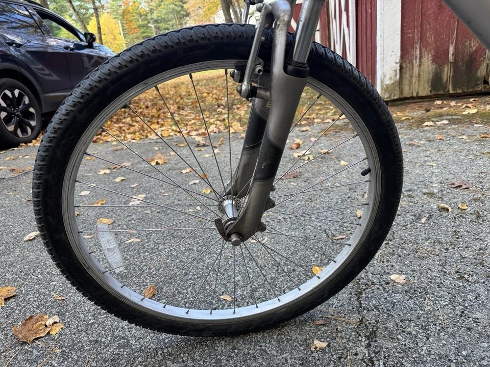 Specialized Expedition Sport 26” Hybrid Bike, Suspension Seatpost, Bottle Cage - Image 2 of 4