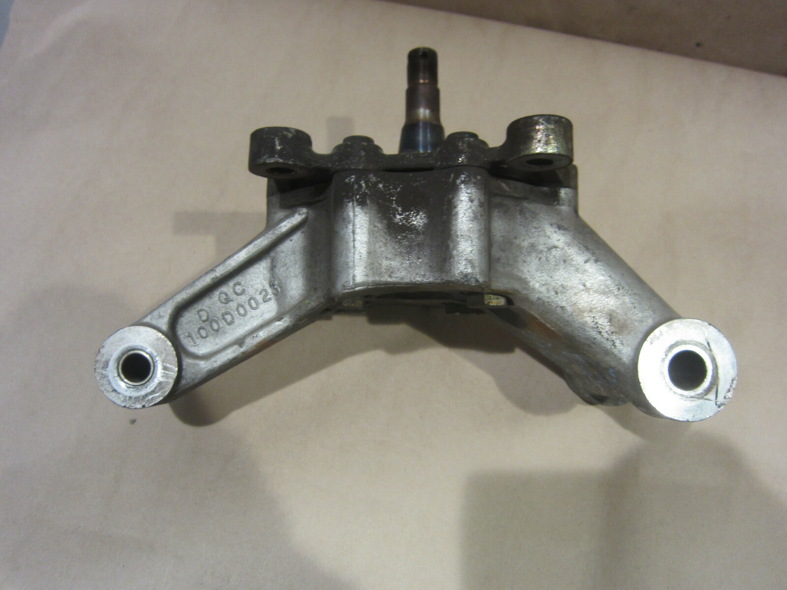 Lotus Elan 1991 - LH Rear Spindle / Stub