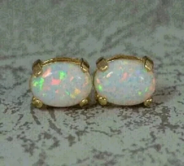 Pendiente de ópalo de fuego creado en laboratorio de corte ovalado de 2 quilates enchapado en oro amarillo de 14 quilates Foto 4 de 4