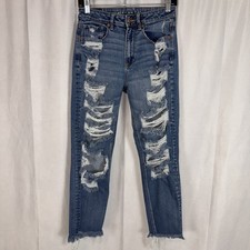Distressed American Eagle Mom jeans in a size 6 Regular