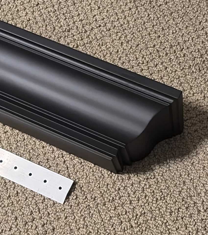 Estante de pared negro Pottery Barn corona flotante estilo moldura con hardware excelente Foto 3 de 4