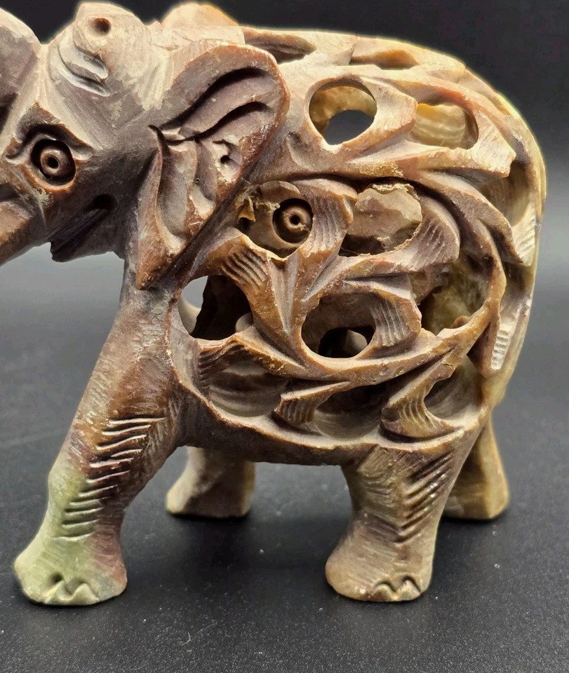 Jabonera vintage tallada a mano bebé elefante en elefante, ¡excelente estado! Foto 2 de 4