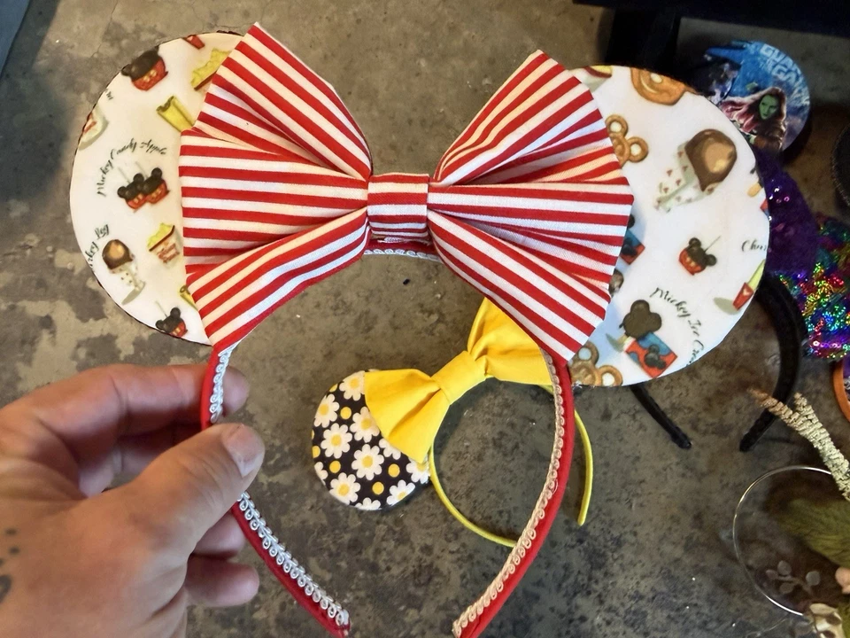 Lote de 7 orejas de Minnie hechas a medida no Disney y estante Foto 3 de 4