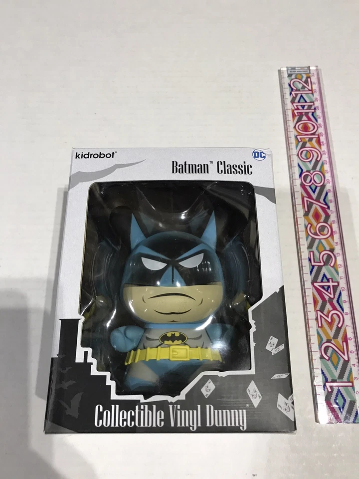 DC Comics Batman Clásico 5" Dunny Kidrobot - Nuevo En Caja Foto 2 de 4