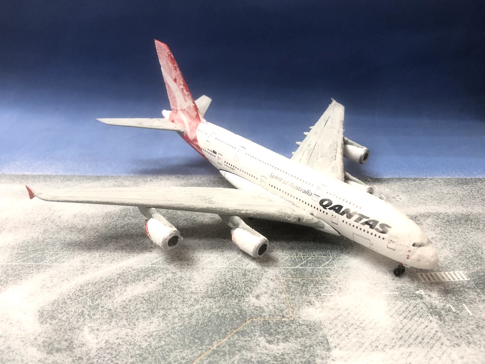 Airbus A380 Qantas Airlines 1:400 Diecast Plane Model Snow Diorama 55914X - Image 3 of 4