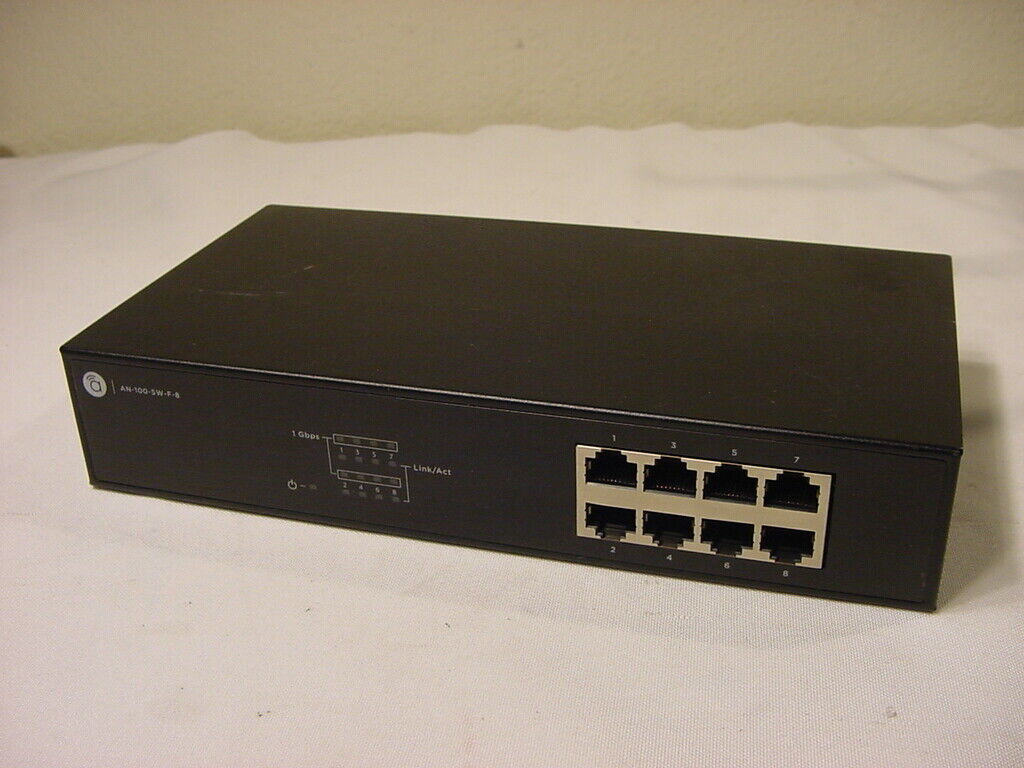 ARAKNIS AN-100-SW-F-8  Network Switch Gigabit 8-Port - NO POWER CORD INCLUDED