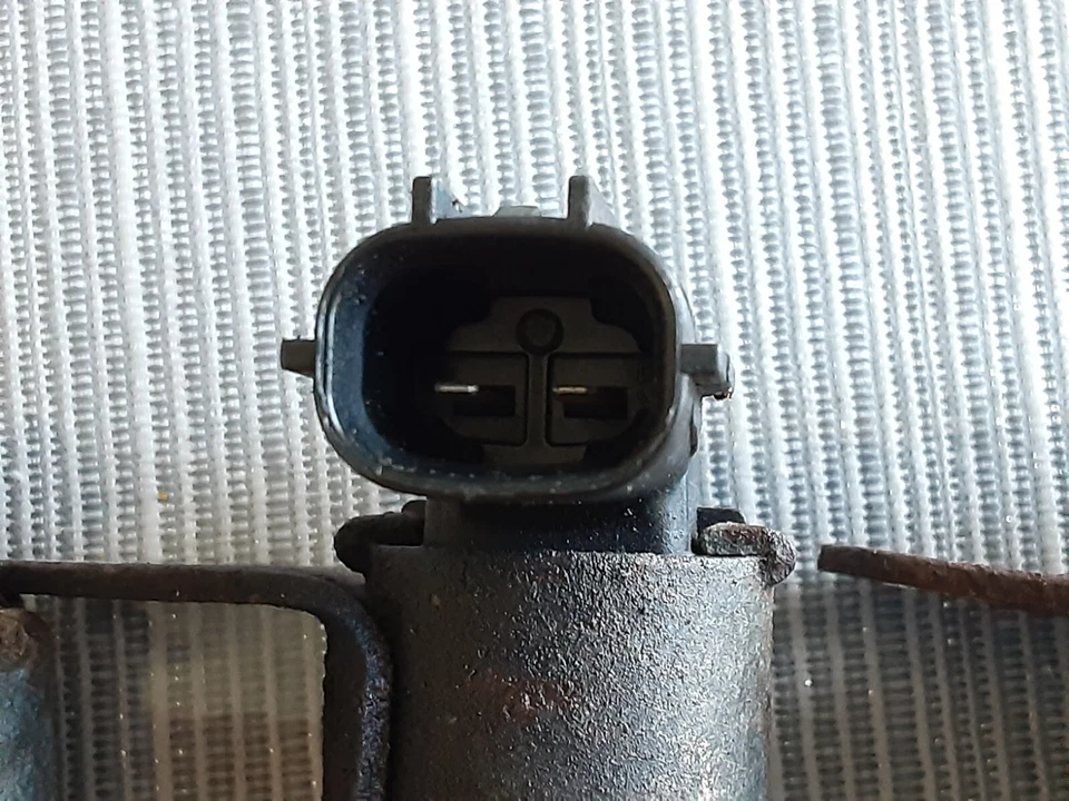 Chevrolet Impala 2009-2013 solenoide árbol de levas válvula de posición fabricante de equipos originales # 12626012* Foto 4 de 4