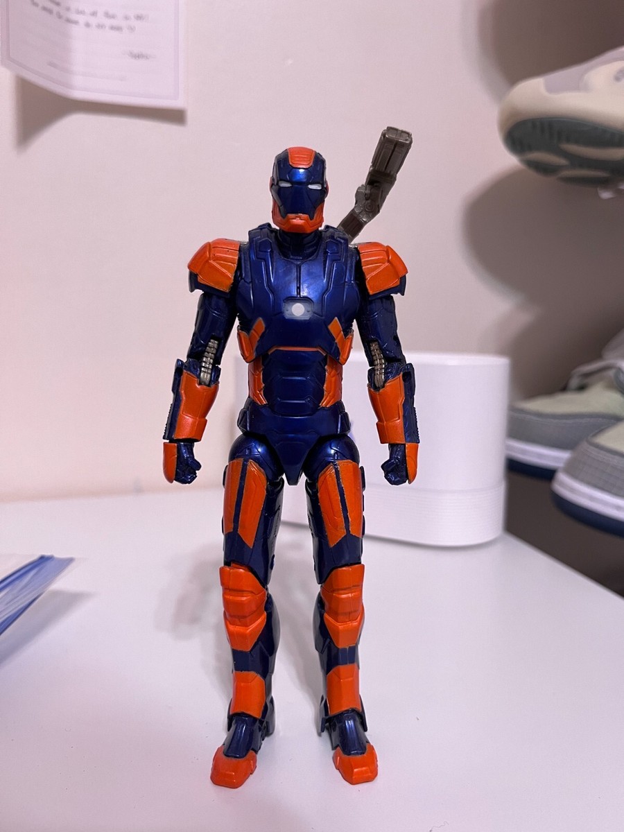 Marvel Legends アイアンマンマーク27 & ウォーマシン Marvel Legends War Machine & Iron Man Mark 27 Action Figure