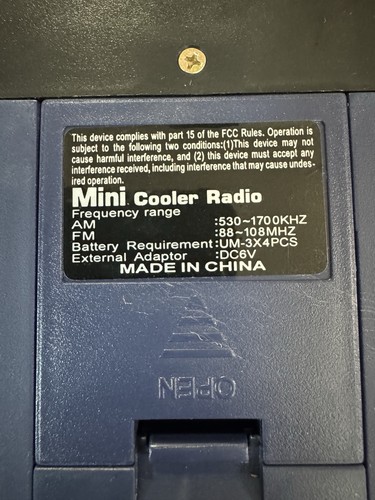 LC Mini Cooler Radio Blue With AM/FM Radio 2004 Tested Works Has Wear - Picture 7 of 15