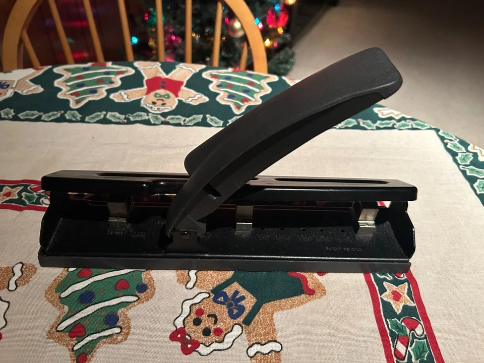 Perforadora de papel comercial de alta resistencia de 3 agujeros - Calidad ACCO Foto 2 de 4