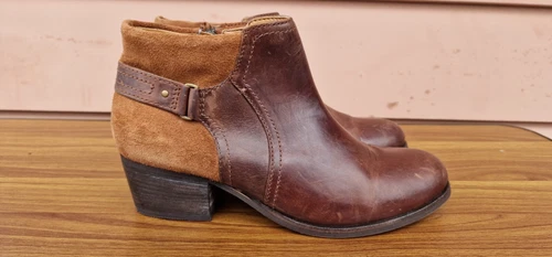 RARE Women's Clarks Boot Fabric Leather And Suede US 8.5M/ EUR 32.5 E94B