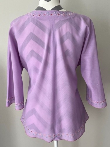 VTG Lily Blouse 60's Womens Medium Purple Floral Hand Embroidered knot button - Picture 4 of 9