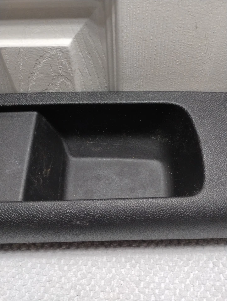 2015 Chevrolet Traverse Rear Right Quarter Panel Armrest & Cup Holder 25865720 A - Image 4 of 4