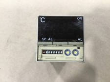 Omron E5CS-Q1G Temperature Controler With P3GA-11 Base #005E19