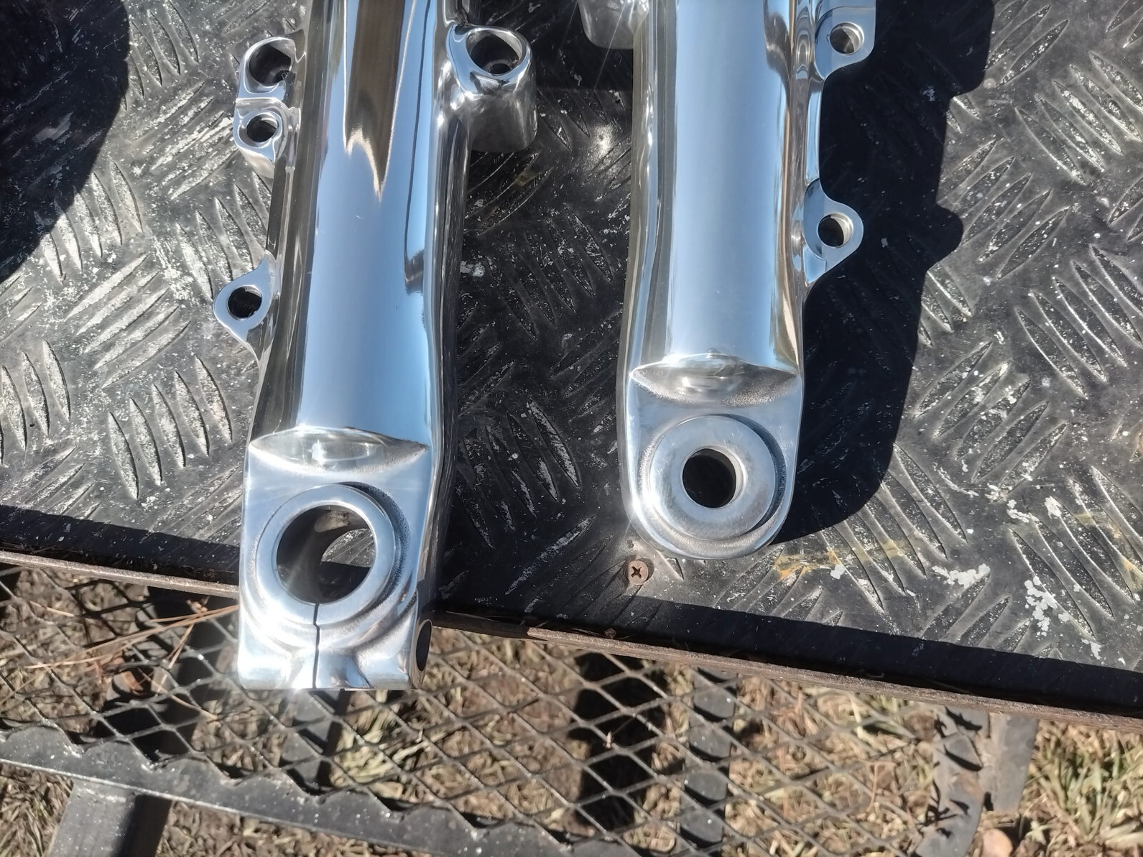 Harley FLH/FLT FLHR/FLHRI front forks sliders POLISHED 2014-2023 no exchange