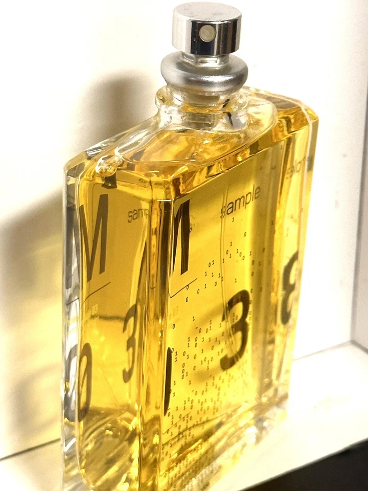Perfume de nicho Molecule M 03 de Escentric Molecules 3,5 oz Foto 2 de 4