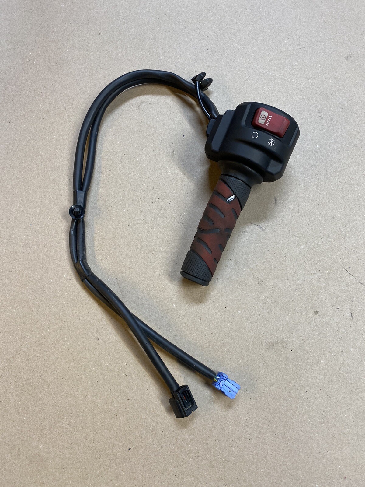 17 18 19 HONDA CBR1000RR CBR 1000RR RIGHT HANDLE KILL OFF START SWITCH