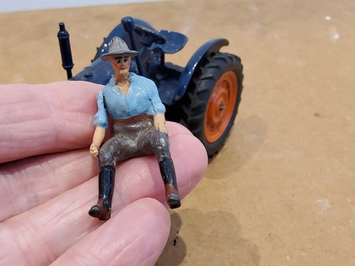 Modellino trattore Fordson Major anni '30 Britains Model Farm 128F con conducente originale - Foto 6 di 11