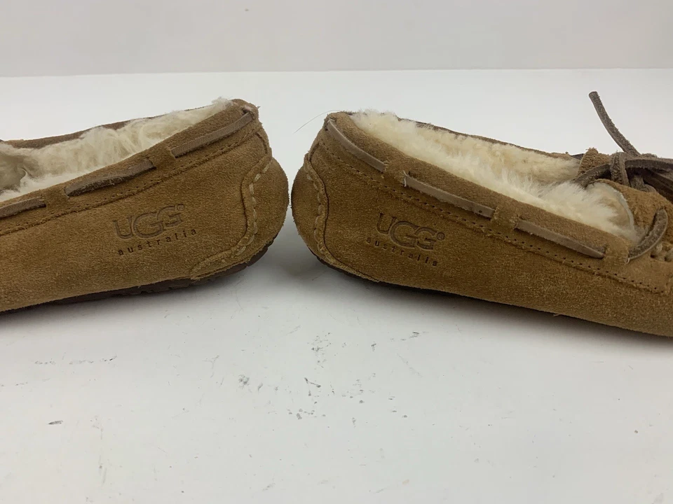 Zapatillas mocasín UGG Dakota unisex niños grandes talla 3 castaño sin cordones piel de oveja Foto 4 de 4