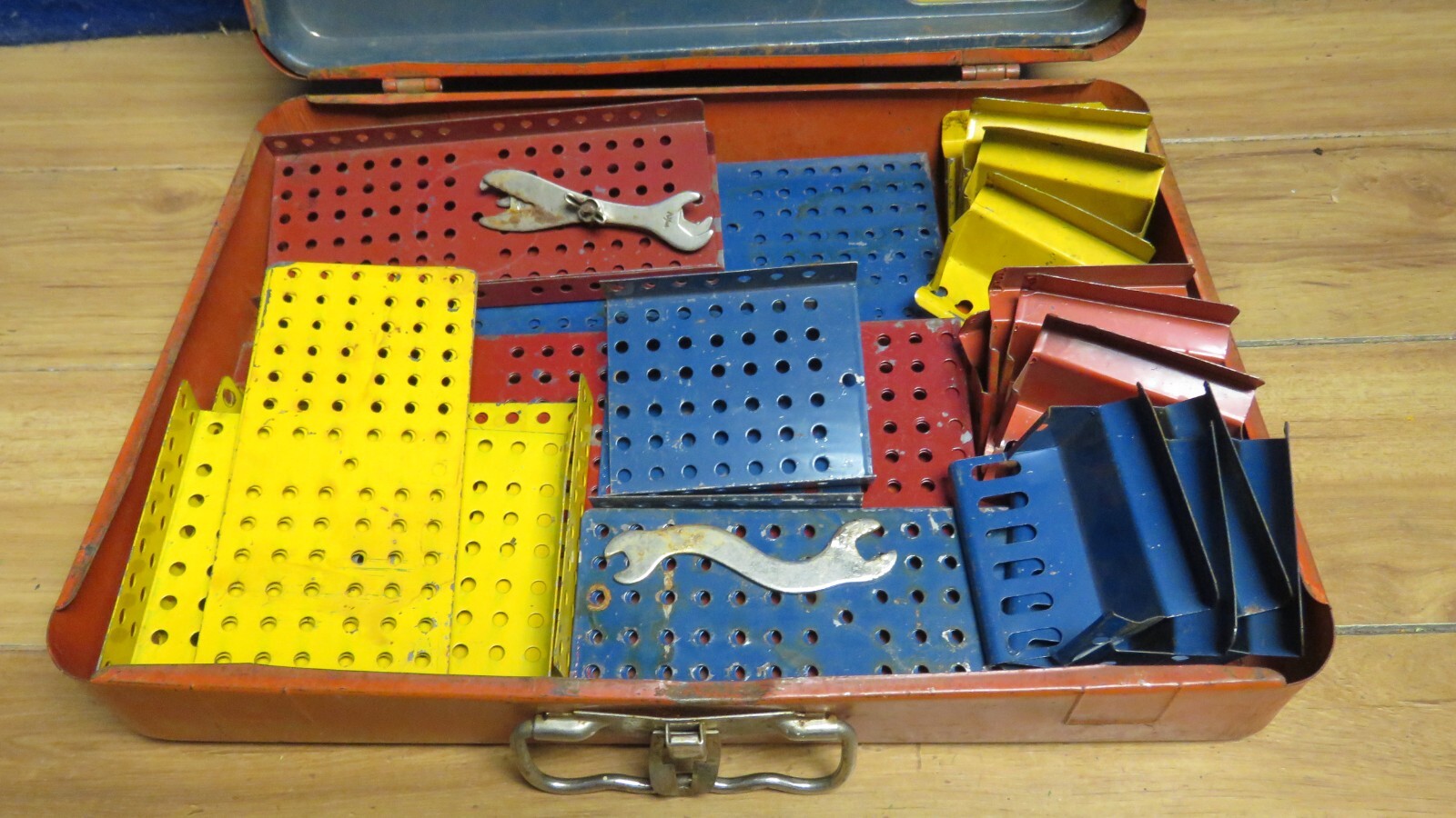 Vintage The Constructioneer Metal Building PARTS IN BOX NOT COMPLETE vintage-the-constructioneer-metal-building-parts-in-box-not-complete