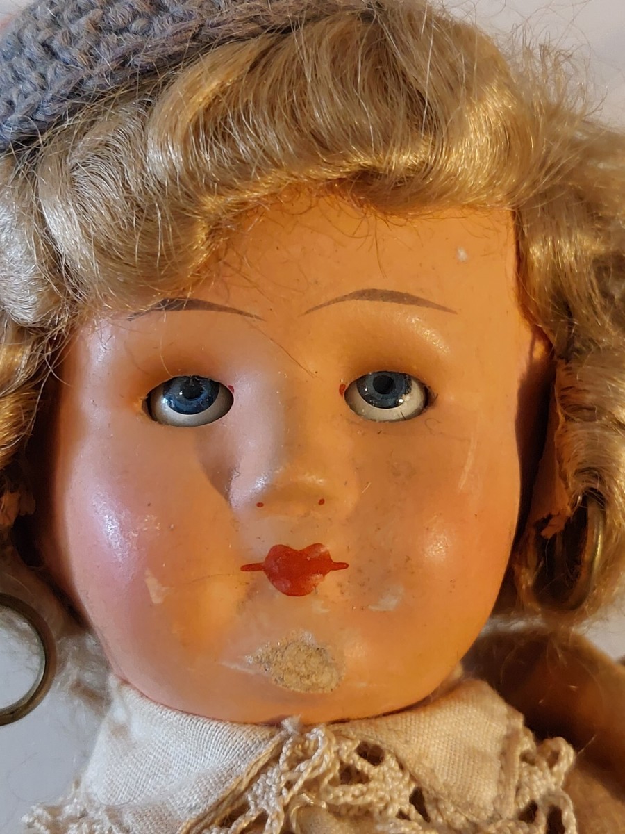BELLE POUPÉE ANCIENNE habits d'origine avec sa malle EUR 70,00