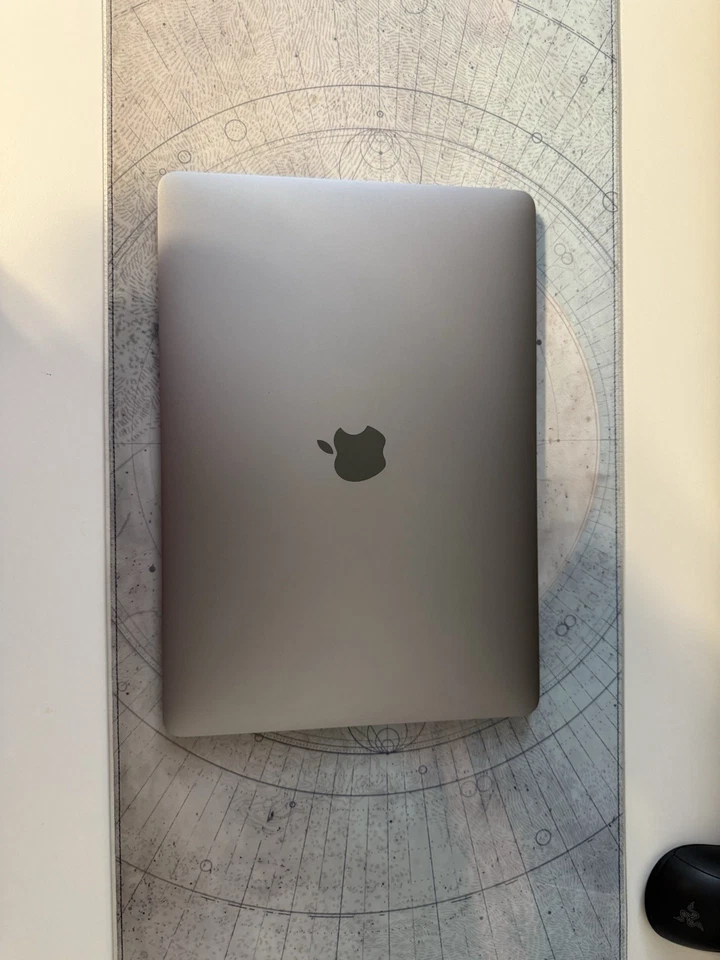 2017-18 13in MacBook Pro Touch Bar 8GB RAM 512 GB SSD Space Gray Excellent Cond - Image 3 of 4