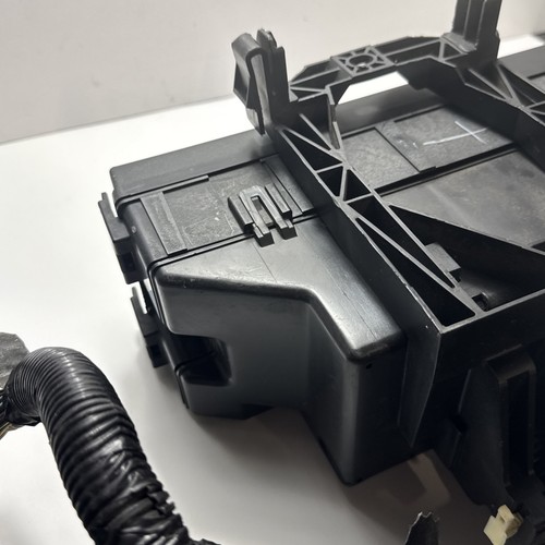 2012 - 2014 Ford Edge Engine Fuse Box Relay Box   OEM   CT4T-14290-LF - Picture 12 of 17