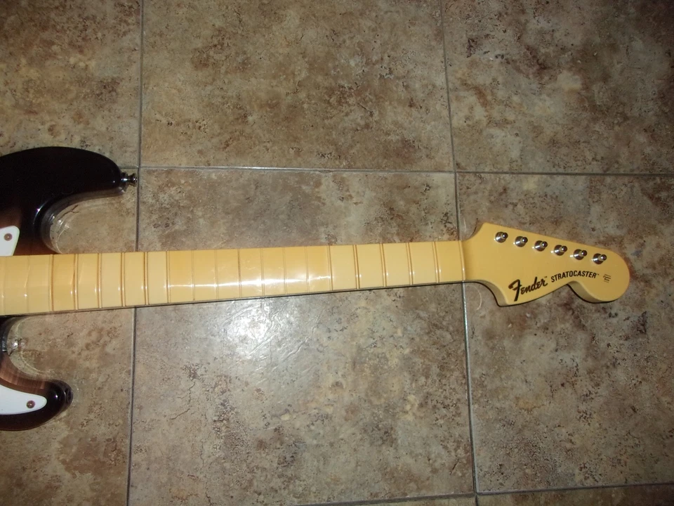 MICROSOFT XBOX 360 WIRED GUITAR FENDER CONTROLLER ROCK BAND GAME LOT BREAK AWAY - Image 3 of 4