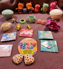 HASBRO UGLY DOLL COLLECTIBLE FIGURE  UGLY DOLL  5 DOLLS LOTS OF EXTRAS