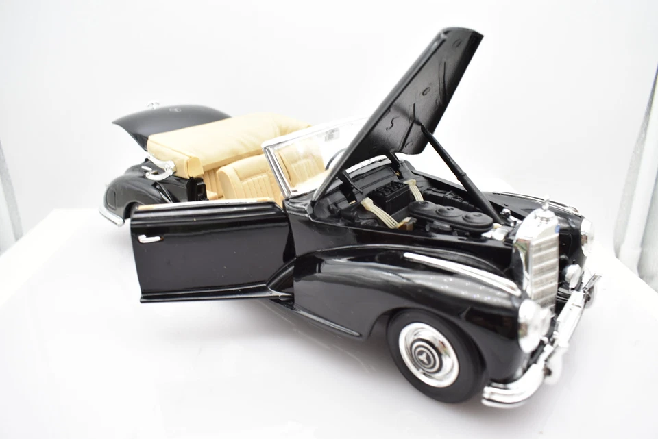 Modellino auto scala 1:18 MERCEDES BENZ 300 S diecast modellismo da collezione - Immagine 4 di 4