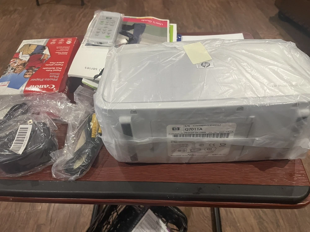 (New) HP Photosmart 475 Photo Printer From 2005 With London Fog Case And Paper