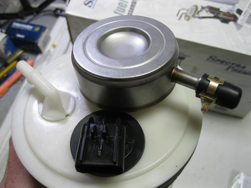 Spectra Premium Industries SP7123M - Fuel Pump Module Assembly Foto 3 de 4