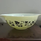 New ListingPyrex 444 Gooseberry Yellow 4 Qt Large Cinderella Mixing Bowl w/ Handles
