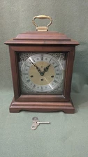 Vintage Howard Miller Westminister Chime Key Wind Mantel Clock Model 613-182