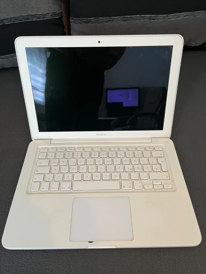Apple MacBook A1342 33,8 cm (13,3 Zoll) Laptop - (2009), voll funktionsfähig! - Bild 3 von 4