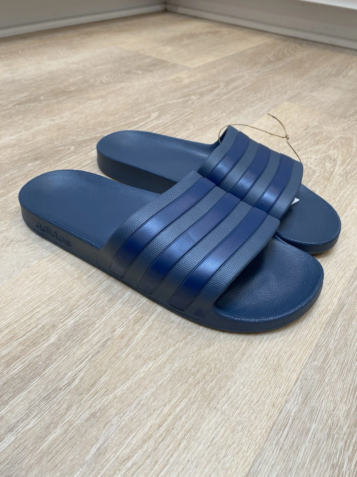Sandali Adidas Adilette Navy Navy Slides (taglia 10 uomo 11 donna) nuovi con scatola