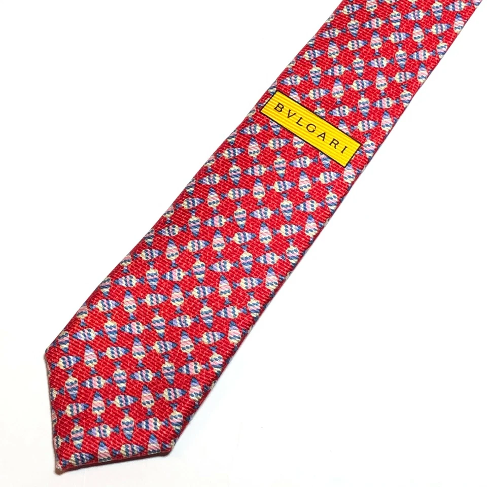 Corbata de seda Bvlgari siete pliegues roja sistema de té geométrico pictórico Italia  Foto 3 de 4