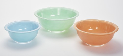 Vintage Pyrex Pastel Nesting Glass Mixing Bowl 322, 323, 325 - Picture 3 of 8