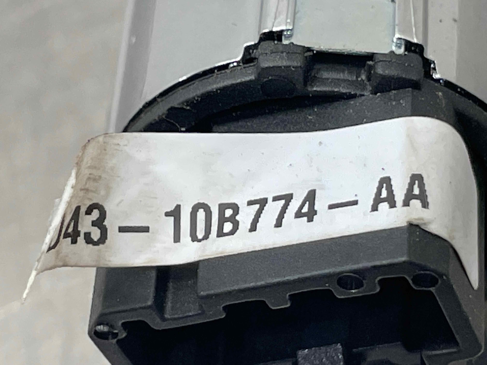 2010 ASTON MARTIN RAPIDE OEM BATTERY ON SWITCH BUTTON AD43-10B774-AA