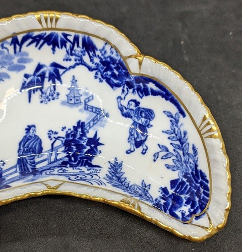 Bandeja dulce Royal Crown Derby Bone China media luna - patrón azul Mikado - Imagen 2 de 5