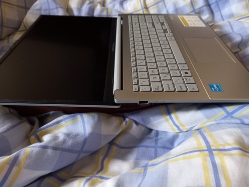 Portátil ASUS Vivobook plateado en caja - Imagen 3 de 8
