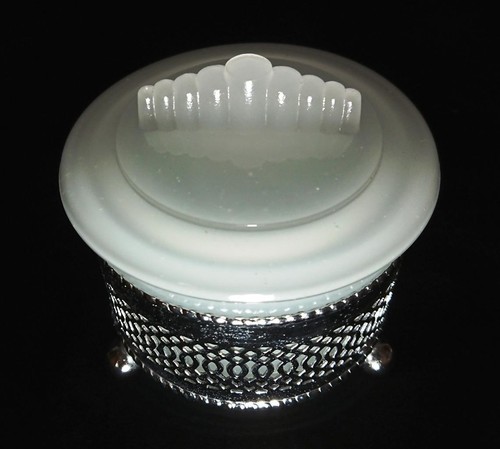 Antique Art Deco Milk Glass Pot c1930 - Picture 6 of 6
