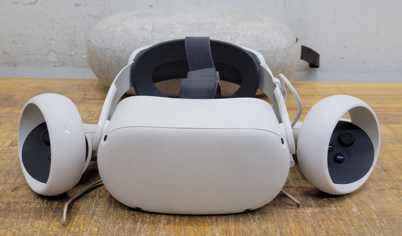 Meta Oculus Quest 2 Headset, 128GB, KW49CM, With Controllers and Case - USED