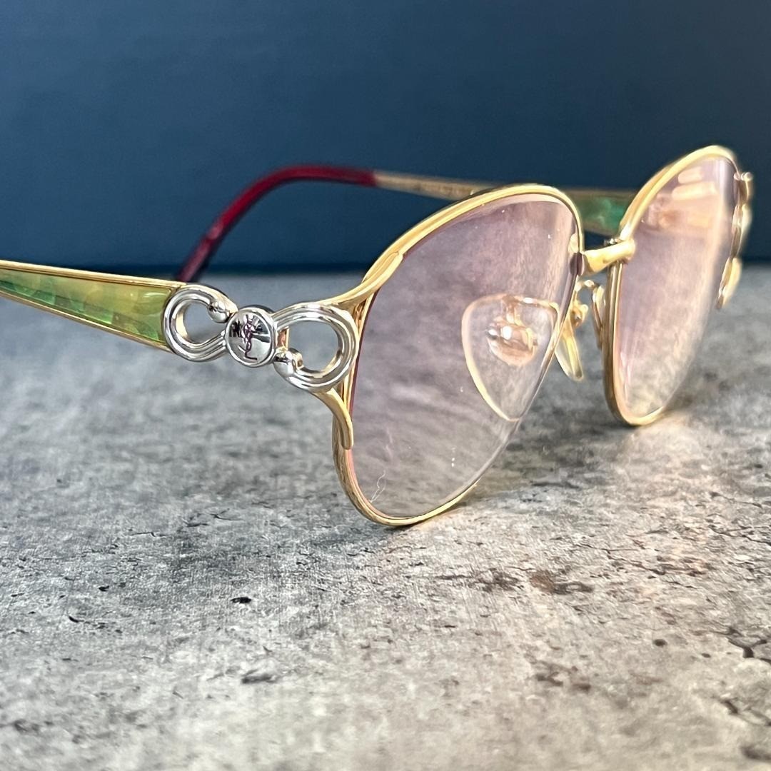 Montatura per occhiali stile vetro colorato logo YSL laterale Yves Saint Laurent